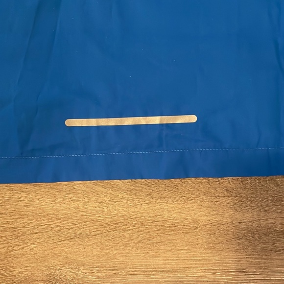 Running Room Fit wear vest. Size Large - Picture 3 of 9